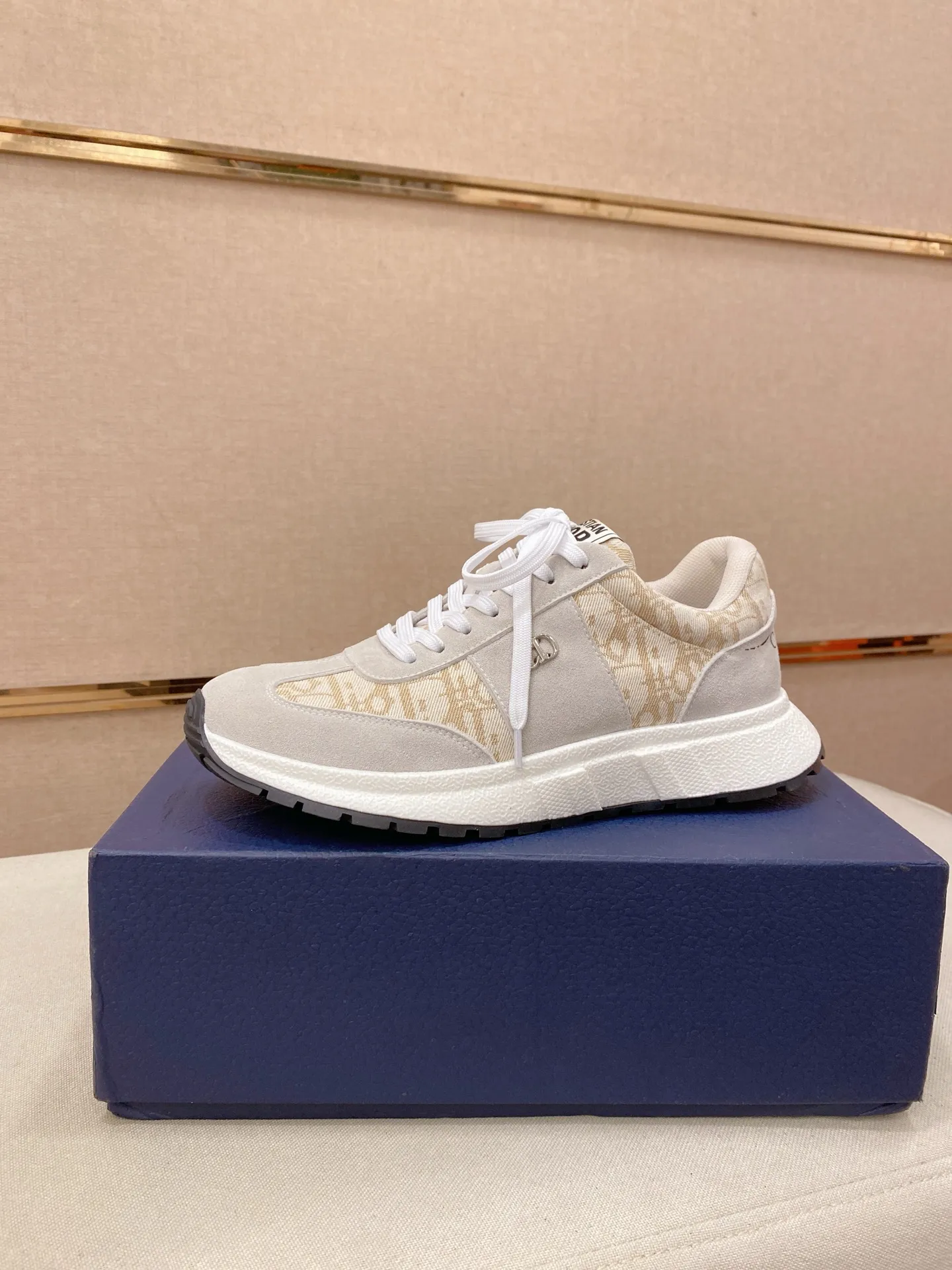 Men's shoes💰 462💰🇮🇹🇮🇹Dior d The new model is on sale at the same time at the counter. The upper 🇮🇹 is imported Italian first-layer cowhide, and the lining is fully imported sheepskin 💪💪. It is a complete 1⃣️ to 1⃣️ replica 🇮🇹💪💪, ⚠ Sole: The original sole is specially provided by the original factory. The exclusive movable molded sole is super comfortable. ⚠Original factory single goods, 🔍🔍high quality, you can enter and leave the counter at will, welcome to compare⚠. Code number: 38-44. Can be customized 45-46